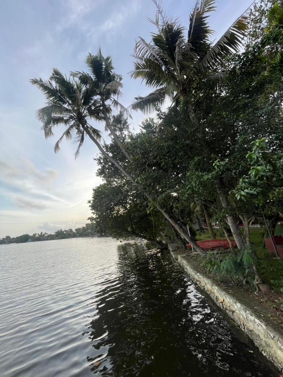Ashtamudivillas Kollam Eksteriør billede